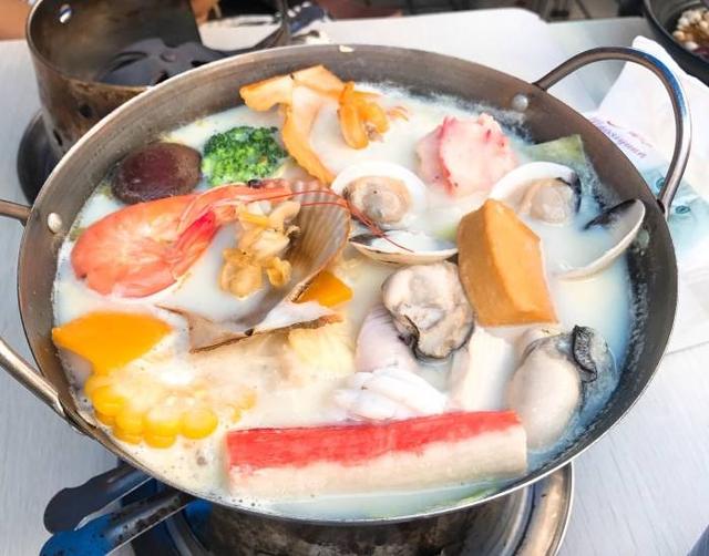牛奶海鲜火锅