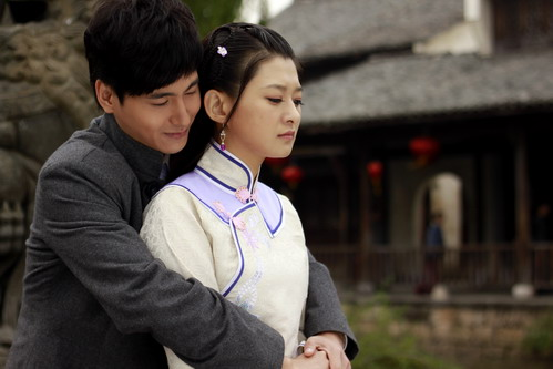 《深宅大院》是田少波执导,丁宇辰,陈真希领衔主演的数字电影