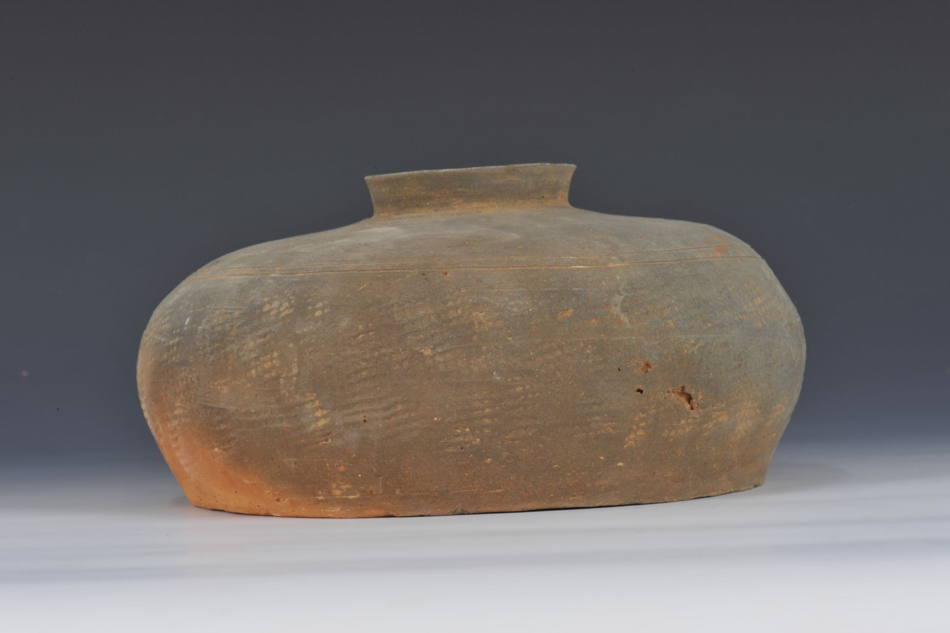 汉代绳纹小口陶罐