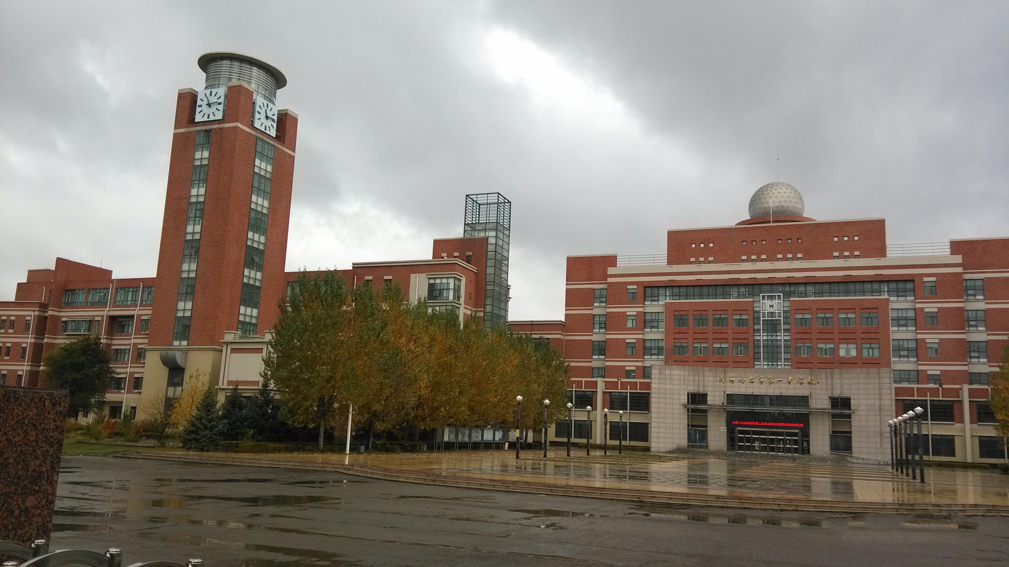 1 middle school of qiqihar)简称齐市一中,是齐齐哈尔市唯一一所完全