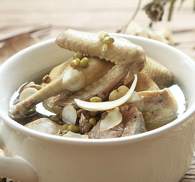 绿豆炖乳鸽