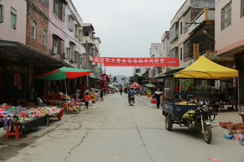  p>四都镇,隶属于福建省漳州市诏安县,位于诏安县境东部沿海,东面与