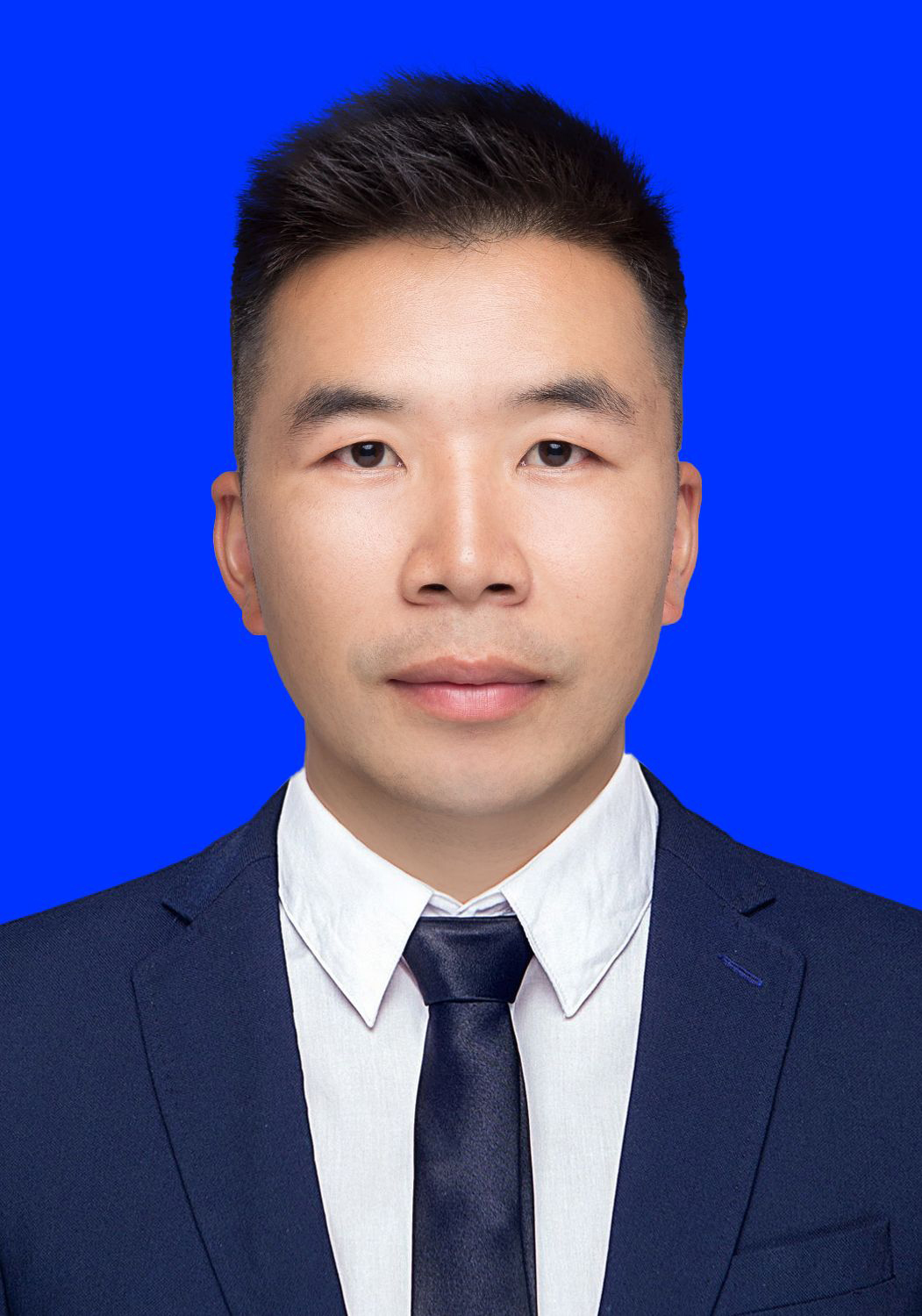 贵州雷山人,大学学历,2013年8月参加工作,现任贵州省雷山县林业产业