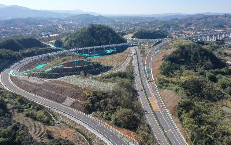  p>寻乌—龙川高速公路(xunwu–longchuan expressway),简称"寻龙高速