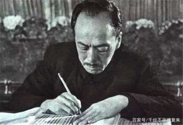 康生书法究竟如何？狂傲到自成一家，寥寥数笔却意境很高_百科TA说