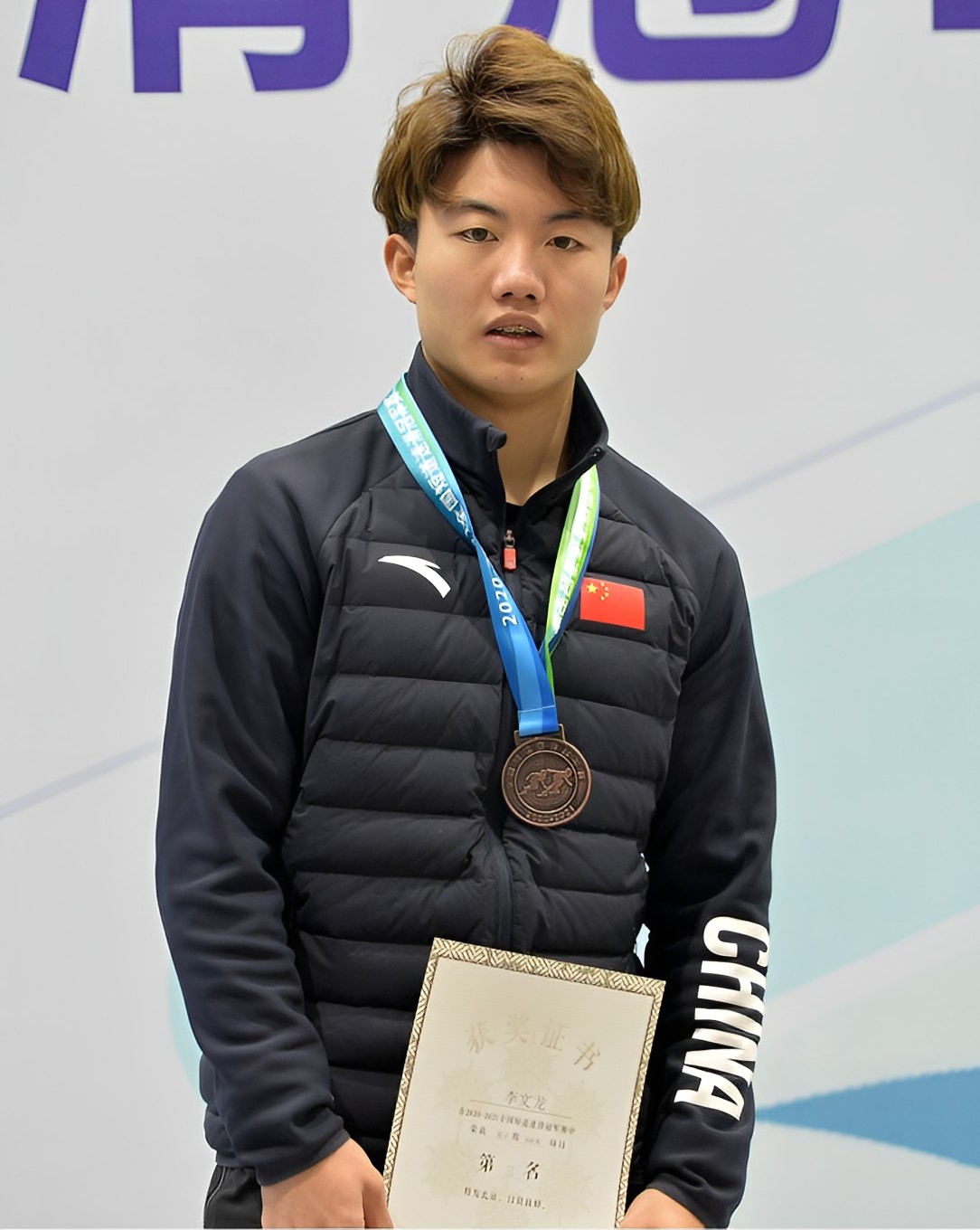  p>李文龙,男,2001年2月4日出生于辽宁省抚顺市,中国短道速滑队,青岛