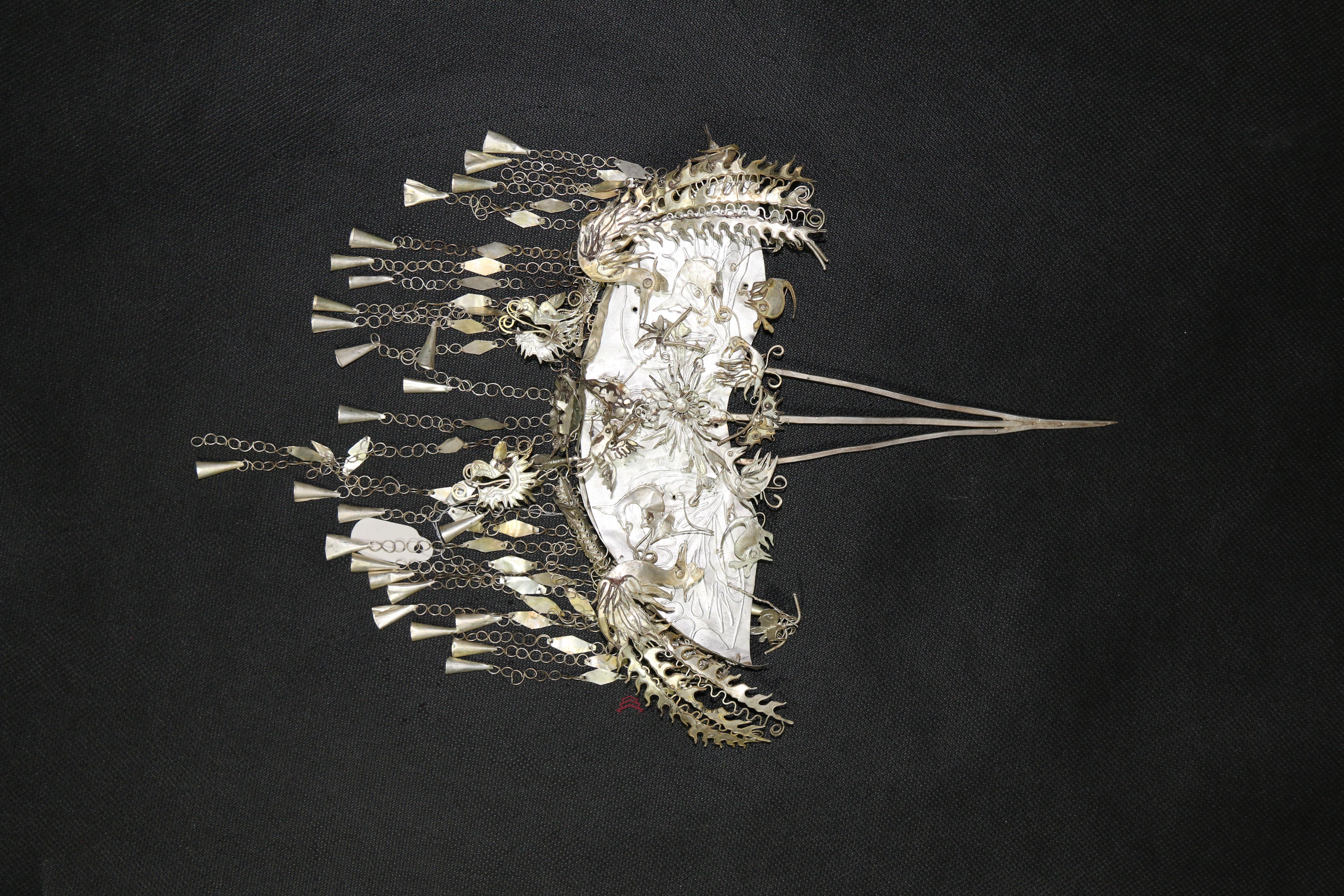 清代施洞苗族龙凤抢宝纹银头簪