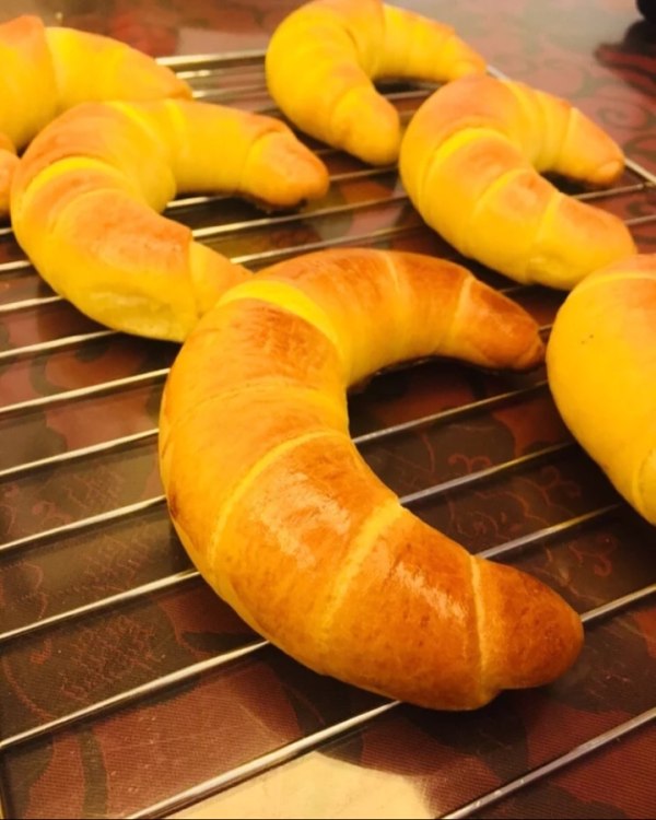 香浓金牛角面包