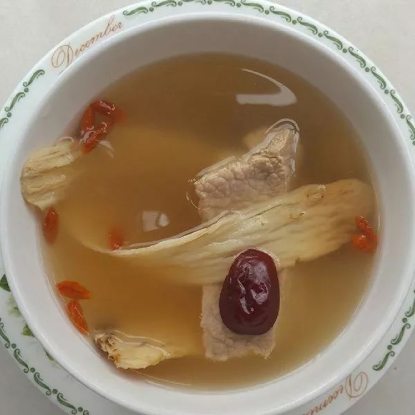 p>北芪猪肉汤是一道菜品,主料为瘦肉. /p>