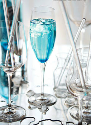  p>伏特加汤力(vodka tonic),这款鸡尾酒的名字取自它的配料伏特加和