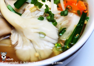 平菇豆芽蔬菜汤