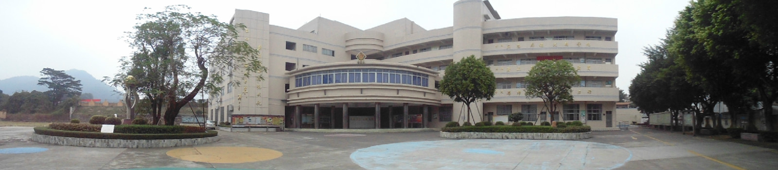 target="_blank" href="/item/中山市">中山市良都中学位于人杰