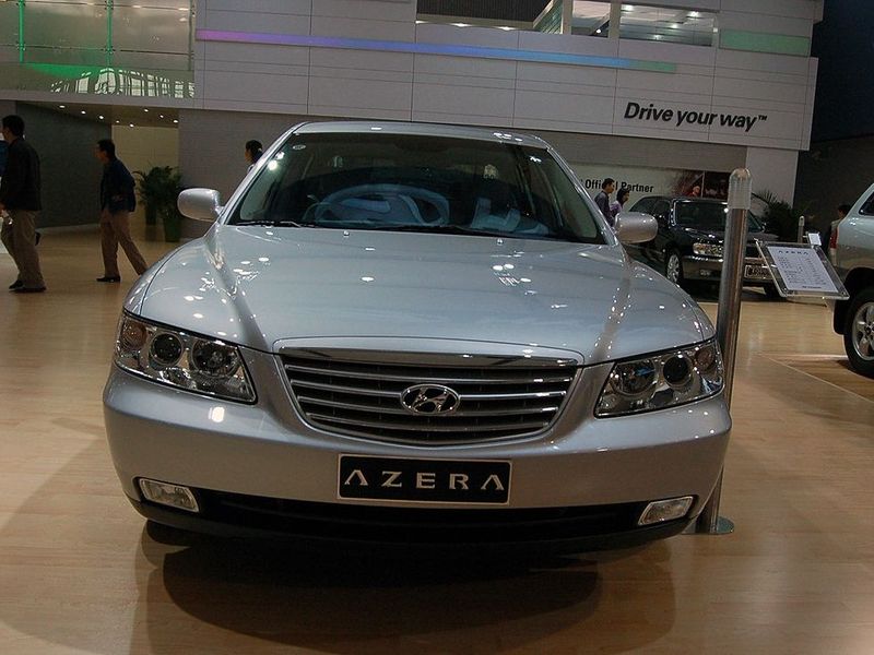  p>雅尊是韩国现代公司推出的前轮驱动模式高级轿车,从1986年开始生产