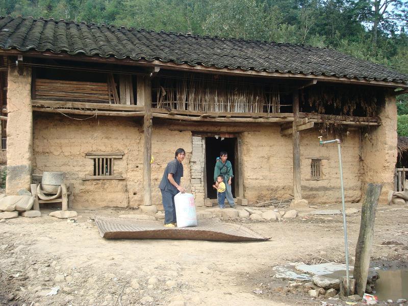 木艾村隶属云南省文山壮族苗族自治州广南县板蚌乡,属于山区