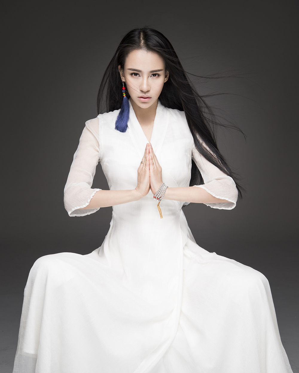  p>母其弥雅 i>(miya) /i>,1987年5月24日出生于云南省楚雄彝族自治州