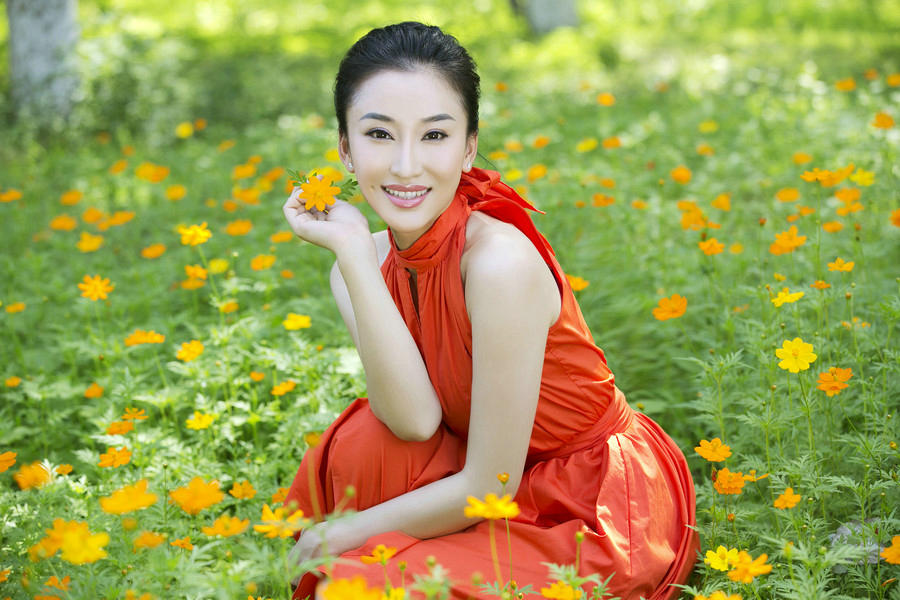  p>朱子岩,原名朱泠谛,1985年12月29日出生于贵州省贵阳市,中国内地女
