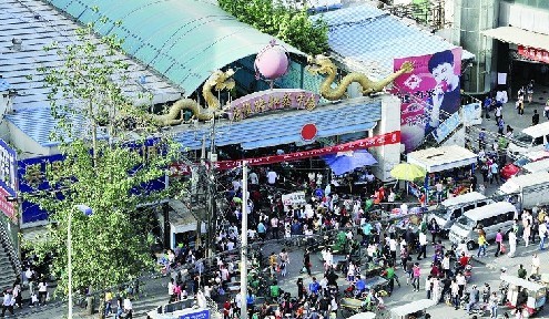 康复路商圈是以服饰为主的专业型批发市场,涉及到服饰,皮具,鞋业