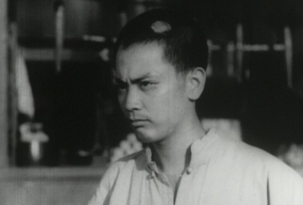  p>乡村少女金凤(林黛)自幼丧母,全仗父亲杜老海(陈又新)抚养长大