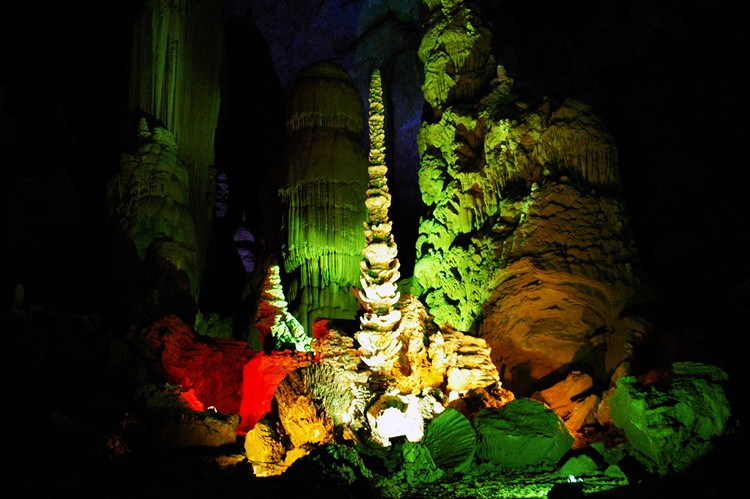  p>织金洞,位于贵州省织金县官寨苗族乡,地处 a target="_blank" href