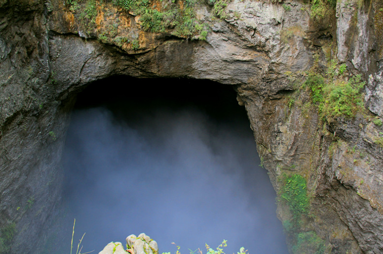 云南镇雄仙人洞