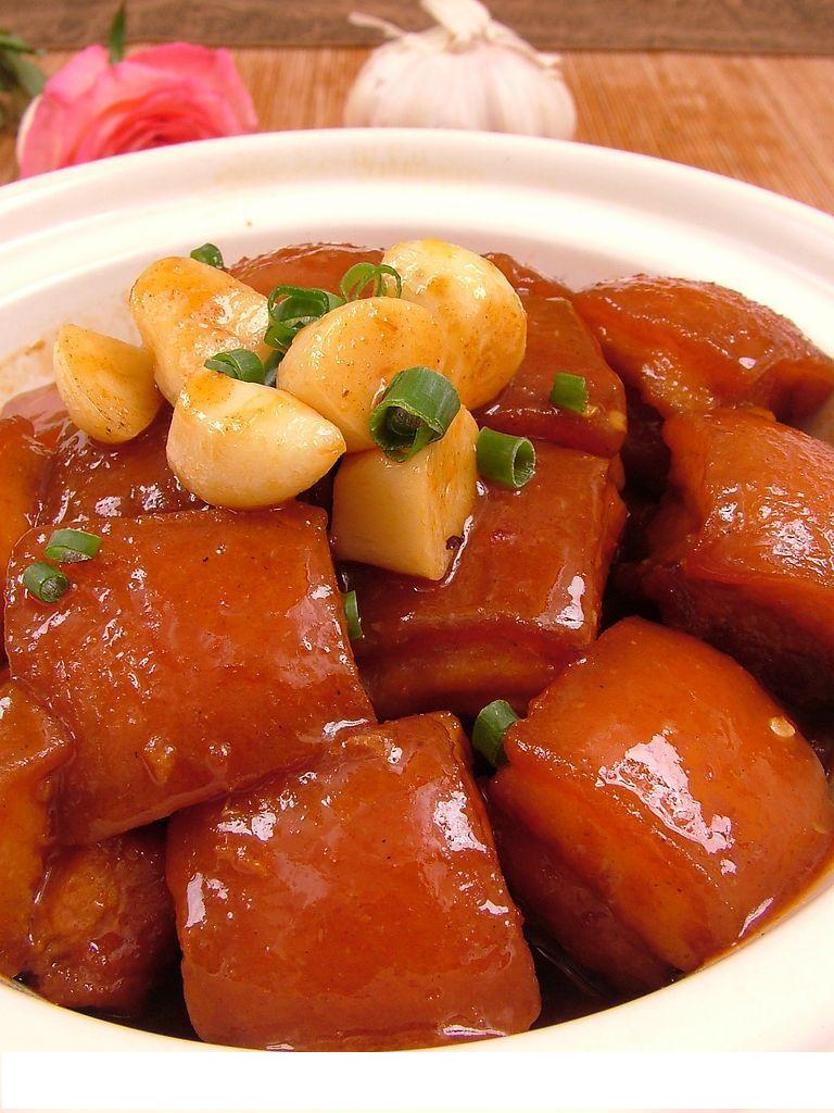  p>毛氏红烧肉又名毛家红烧肉,是一道色香味俱全的传统名肴,属于湘菜