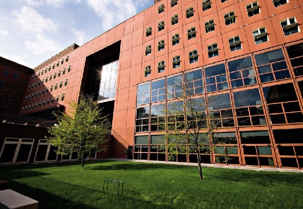  p>米兰比可卡大学(milan bicocca university)建于1998年,位于意大利