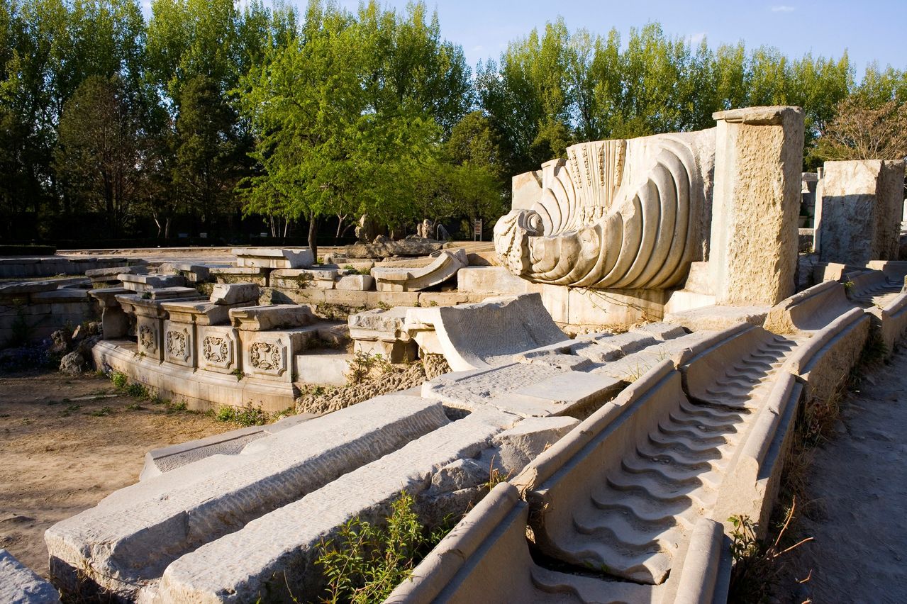  p>圆明园是中国清代大型皇家园林,位于北京市海淀区,始建于1707年(清