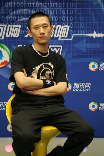 夜叉乐队,中国内地乐队,由主唱胡松,吉他黄涛,吉他马凯,贝司韩天,鼓手