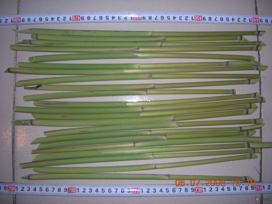  p>笛膜指的是贴在笛子左端第二孔上﹑吹笛时振动发声的薄膜.