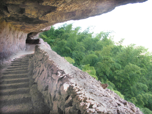 p>石鹅岩为位于武义县城西7公里处的桃溪滩乡境内的一处风景区.