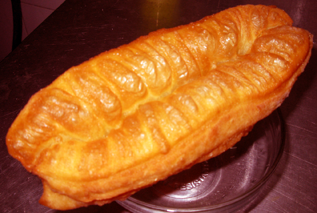 面食,长条形中空的 a target="_blank" href="/item/油炸食品/4095657