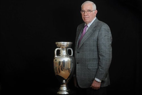  p>路易斯·阿拉贡内斯(luis aragones,1938年7月28日~2014年2月1日)