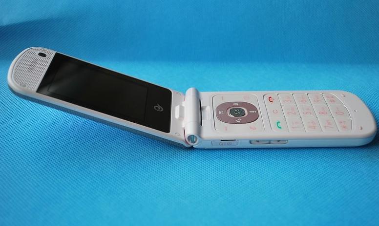  p>lg kv600是冰淇淋一代的升级版本,外观仍然采用女性色调.