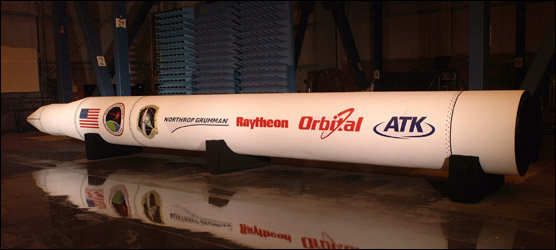 导弹靶场成功地进行了两次"直瞄动能反坦克导弹"武器系统的发射试验