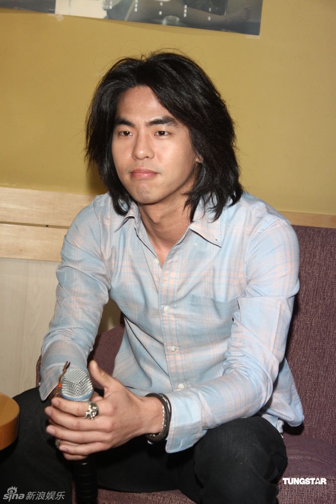 出生于中国台湾省,祖籍中国浙江省宁波市象山县,中国台湾男演员,歌手