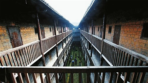 <p>长围村围屋内部