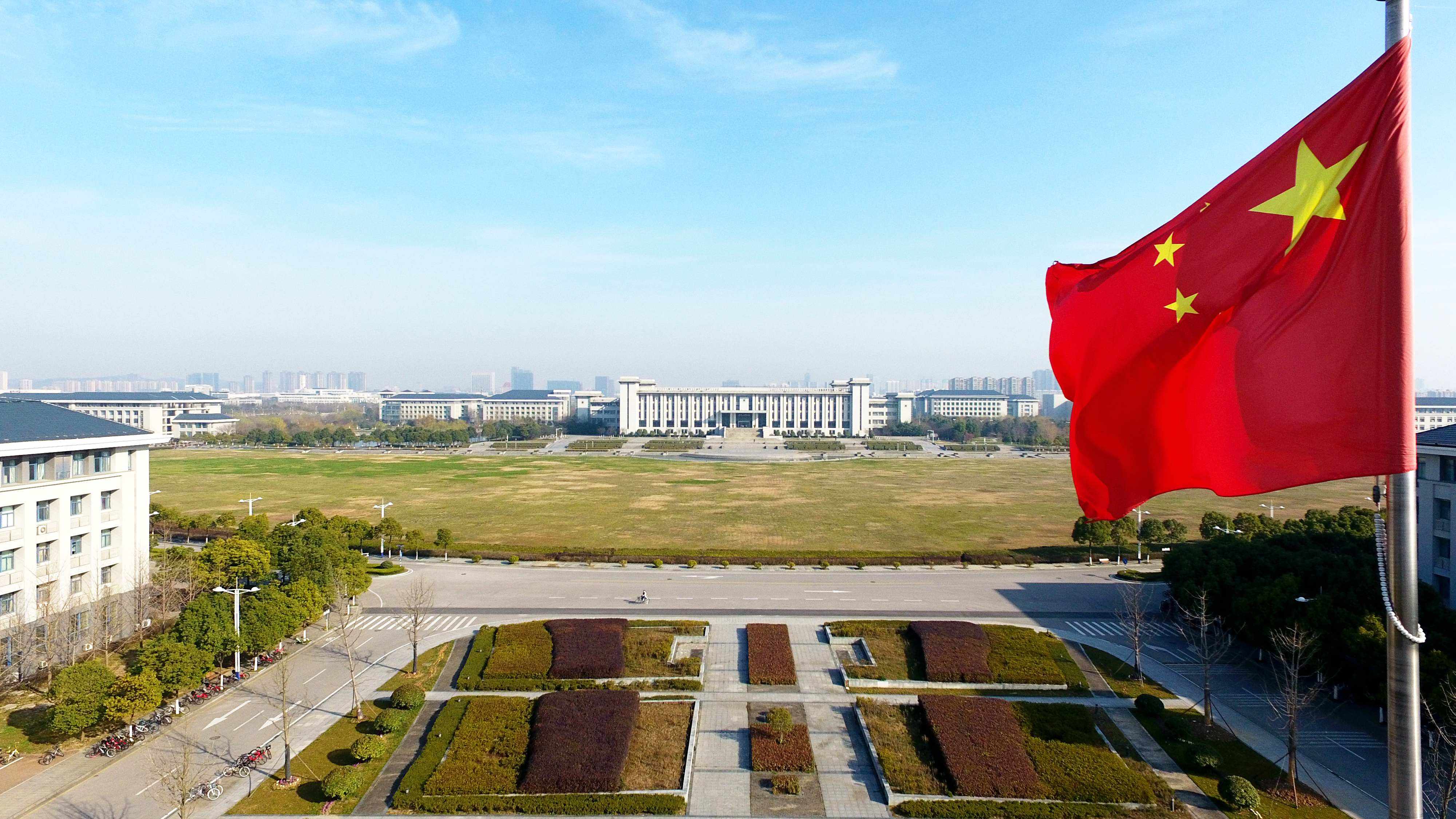 p>东南大学( i>southeast university /i>),简称"东大",主校区位于