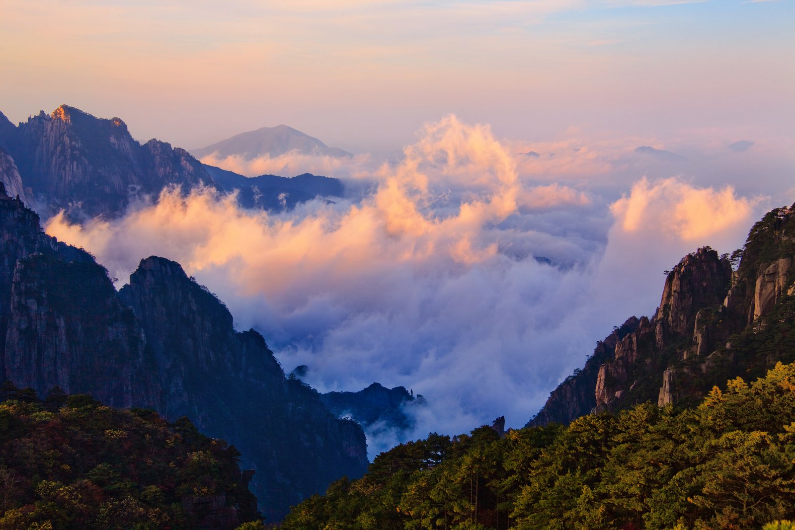  p data-id="gnt6mg898p">黄山,中华十大名山之一,天下第一奇山.