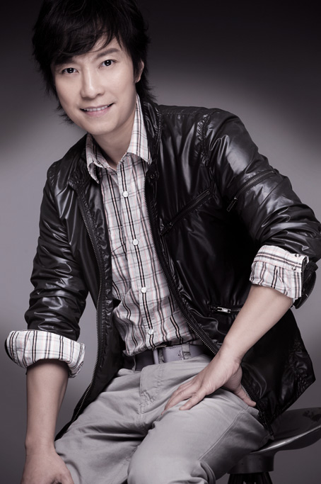 ,1966年11月6日出生于香港,祖籍安徽省当涂县