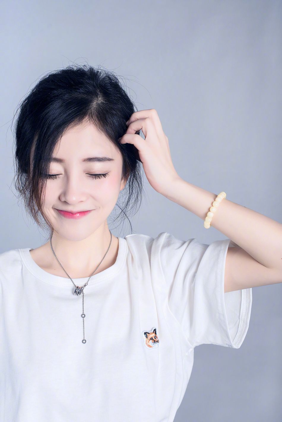  p>冯提莫,本名冯亚男,1991年12月19日出生于重庆市万州区,中国内地女