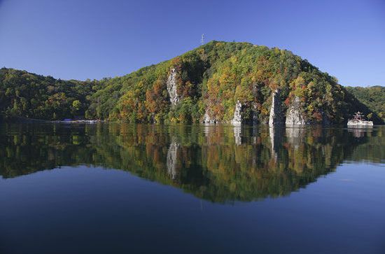  p>吉林长白国家森林公园,位于吉林省长白朝鲜族自治县中部,距长白