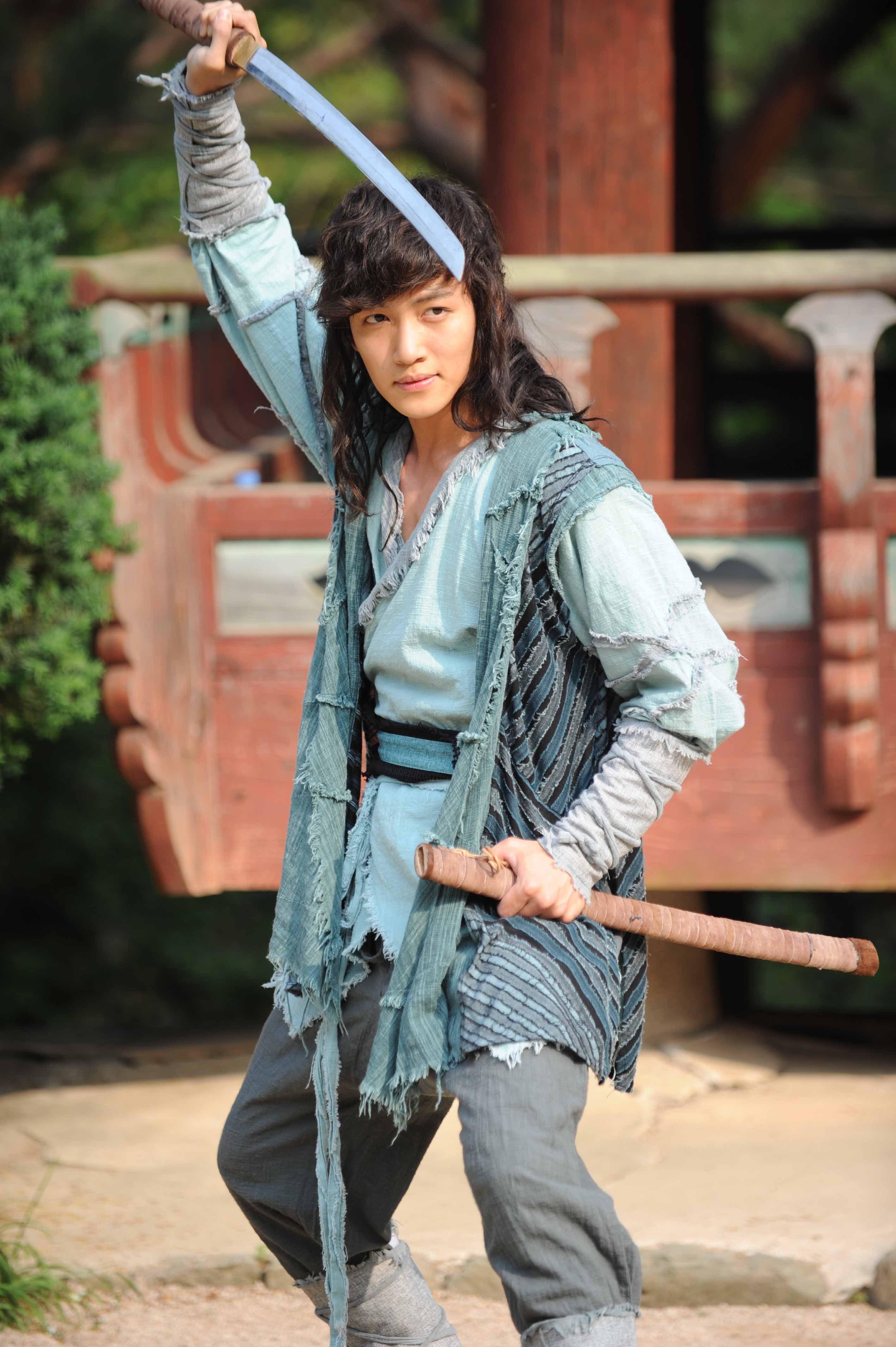  p>池昌旭,1987年7月5日出生于韩国京畿道,韩国男演员.