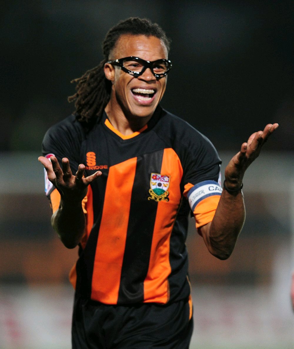 p>埃德加·戴维斯(edgar davids),全名埃德加·斯蒂文·戴维斯(edgar