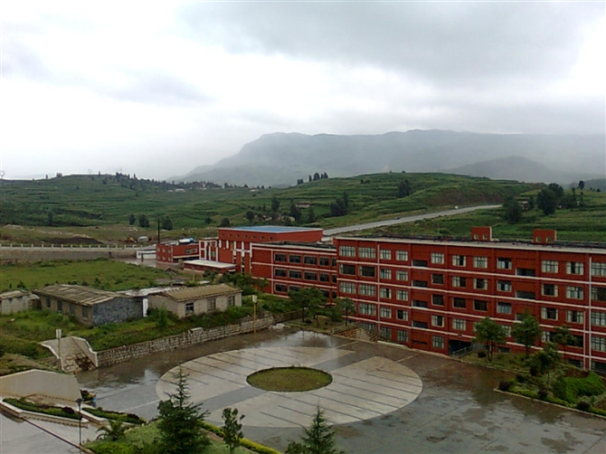 富源县胜境中学