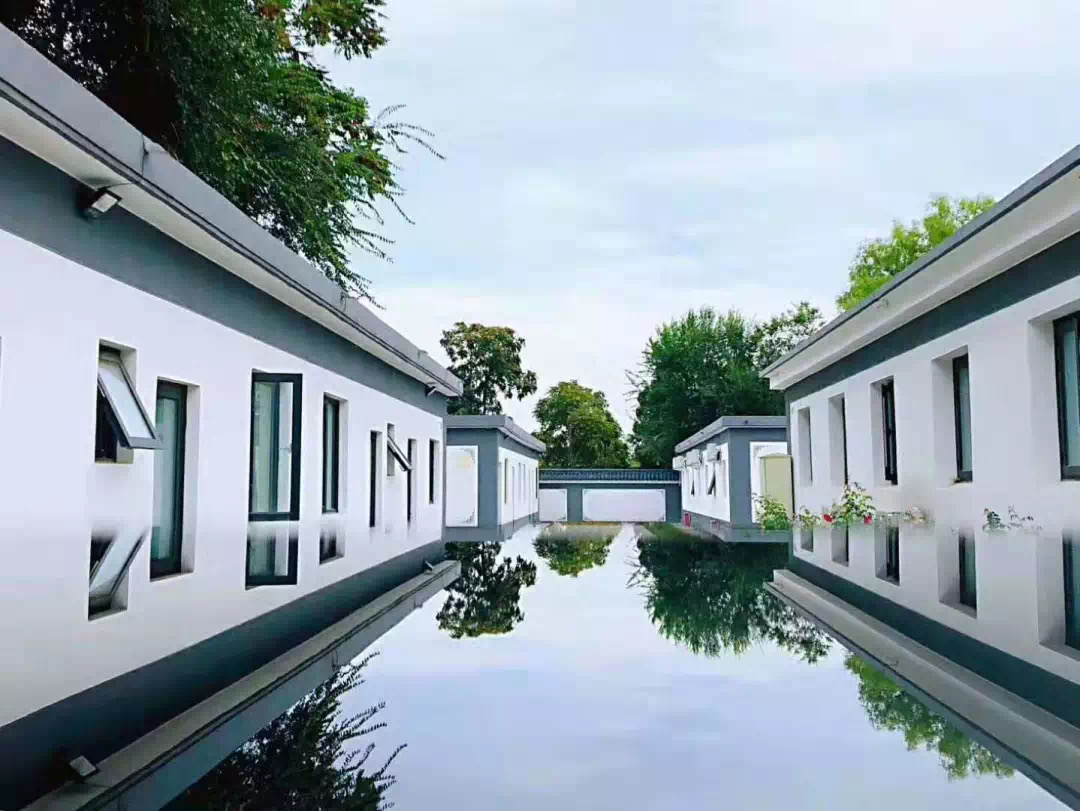 该品牌的创始人邱源老师,被称为"中国瑜伽理疗第一人",拥有美国注