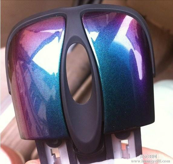  p>光变油墨又称光学变色油墨和变色龙,印品色块呈现一对颜色,例如:红