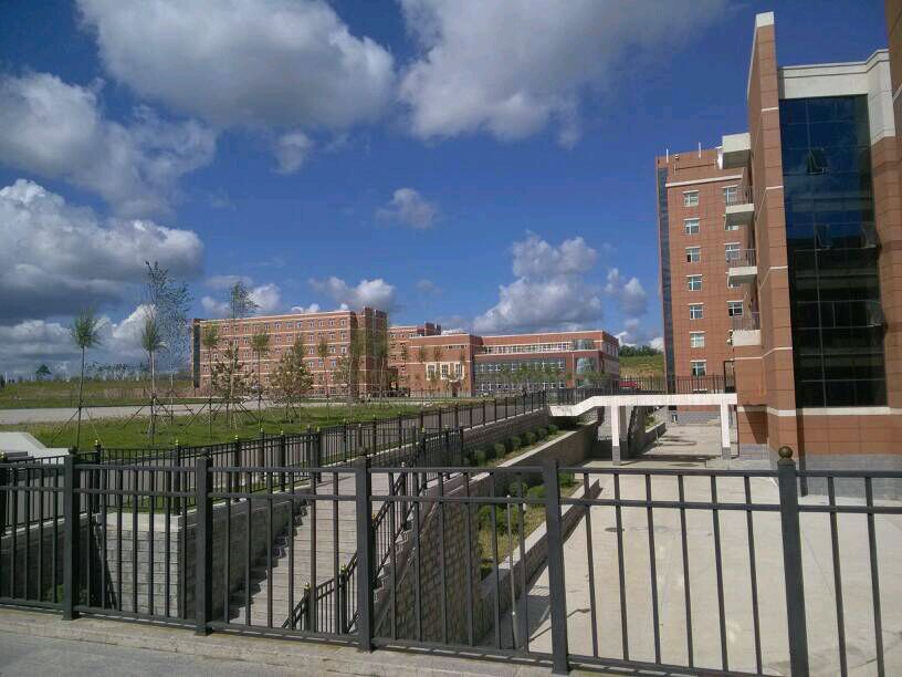 鸡西市第一中学校