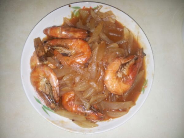  p>白萝卜炖虾是一道美味的菜肴.