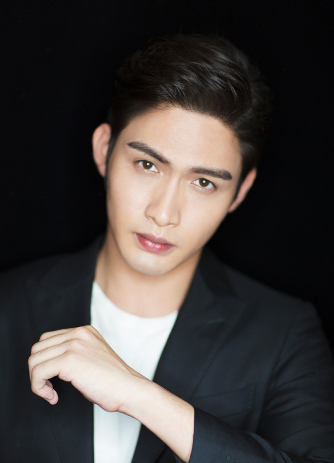  p>张彬彬,1993年1月19日出生于江苏省无锡市,中国内地影视男演员