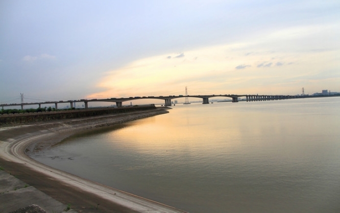  p data-id="gnbqr3hd1e">下沙大桥(xiasha bridge),又称钱江六桥,是